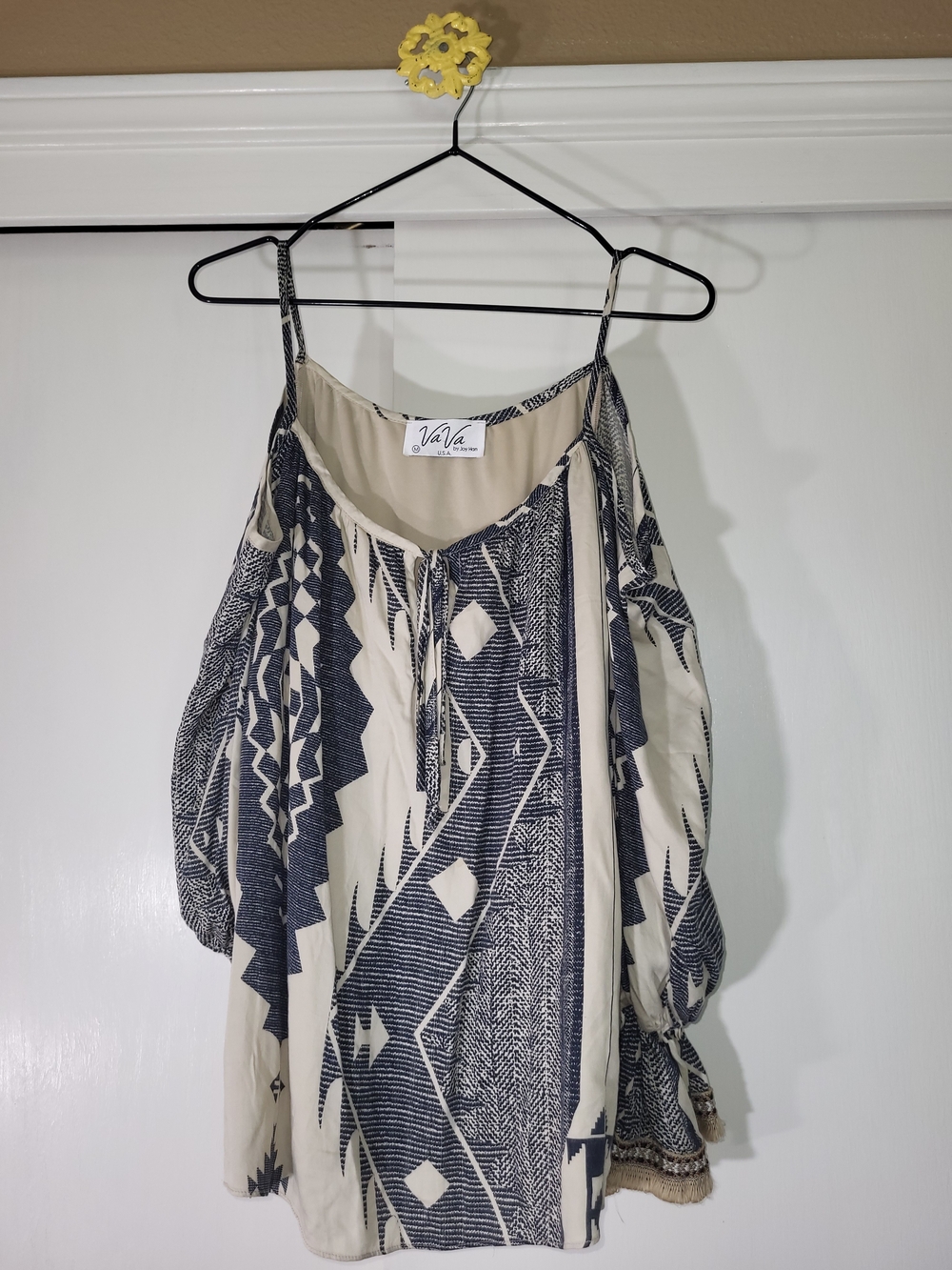 Vava by Joy Han Cream & Navy Aztec Cold-Shoulder Blouse Sz Med